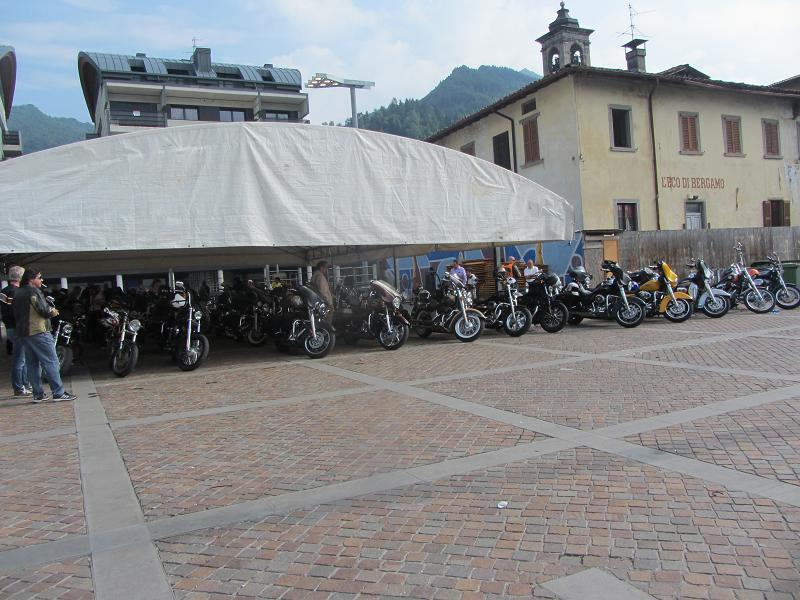 le harley in piazza manzù