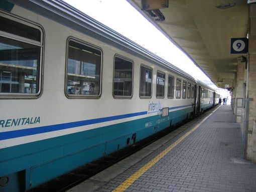 Treno fermo in stazione