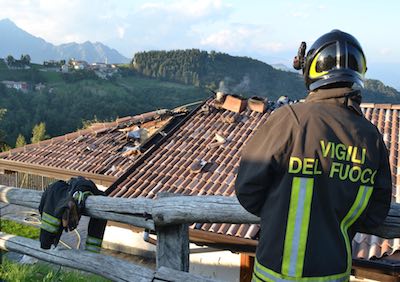 incendio tetto aviatico