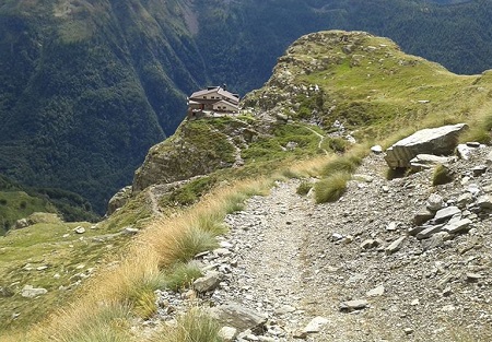 sentiero-montano-rifugio-coca