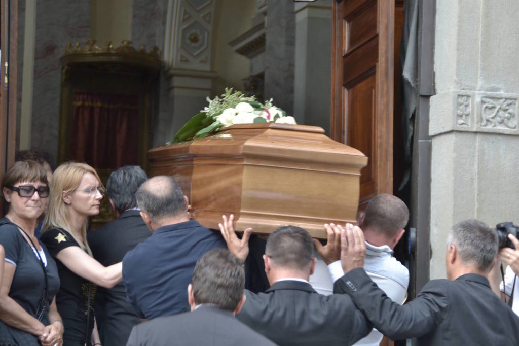 funerale Maria Riboli bara