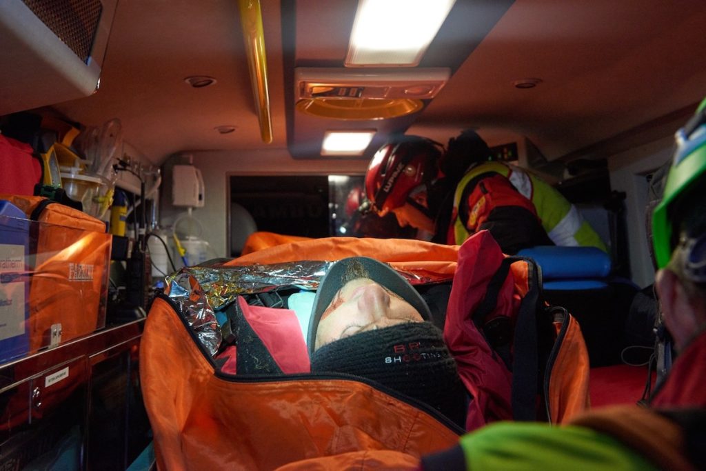 soccorso-alpino-soccorso-persona-ambulanza