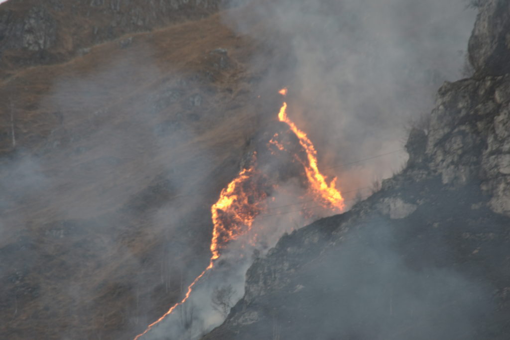 fiamme-incendio-pontenossa