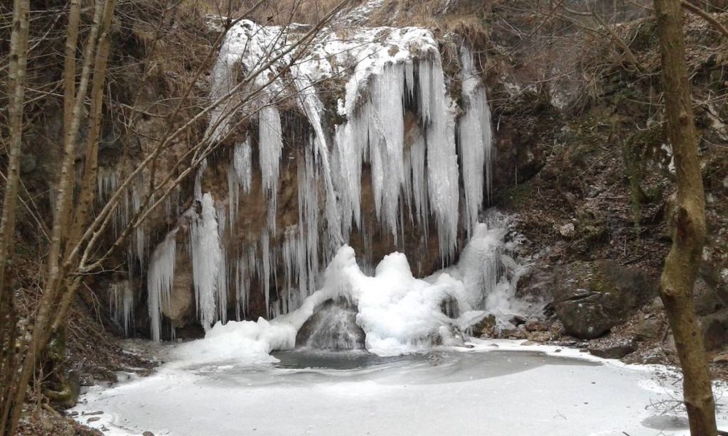 nese-buche-alzano-ghiaccio-inverno