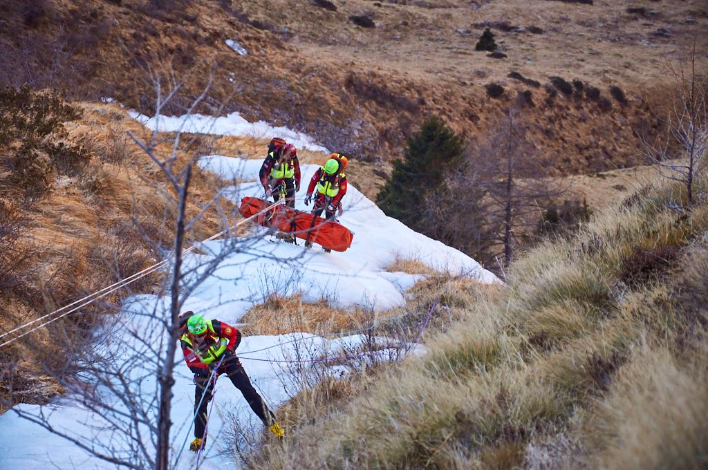 soccorso-alpino-ghiaccio-inverno