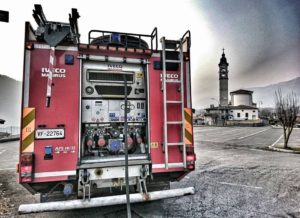 incendio-cassonetto-cerete-alto-vigili-fuoco-clusone