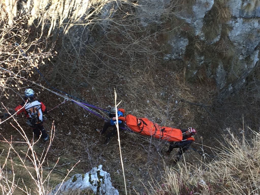 soccorso-alpino-recupero-ferito-bosco-esercitazione-pontenossa2