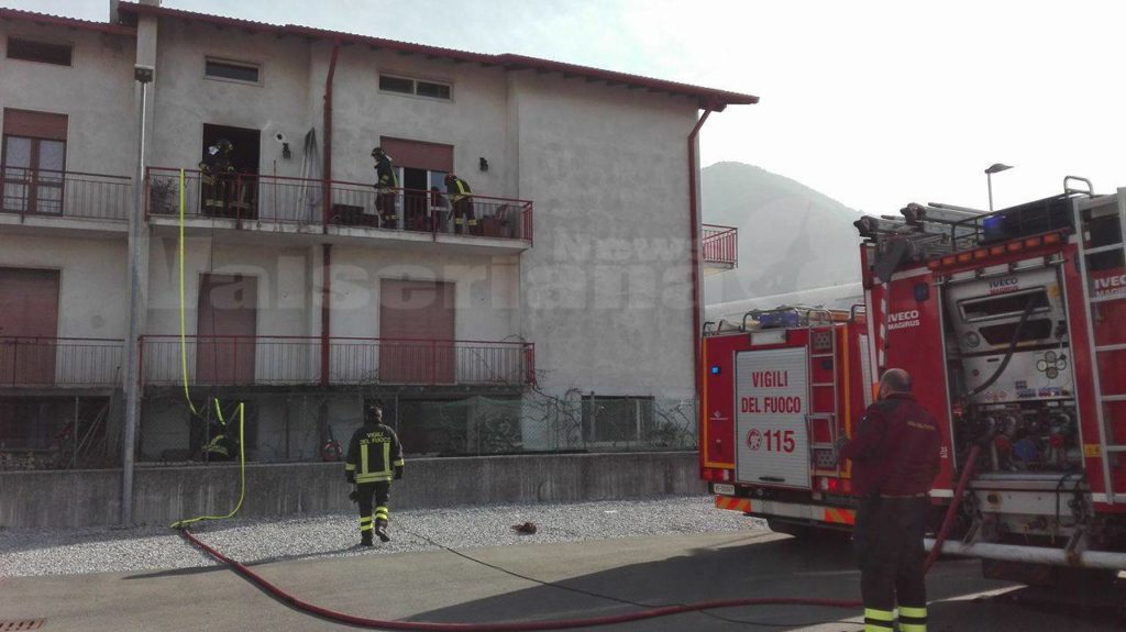 vigilidelfuoco-gandino-incendio-abitazione2