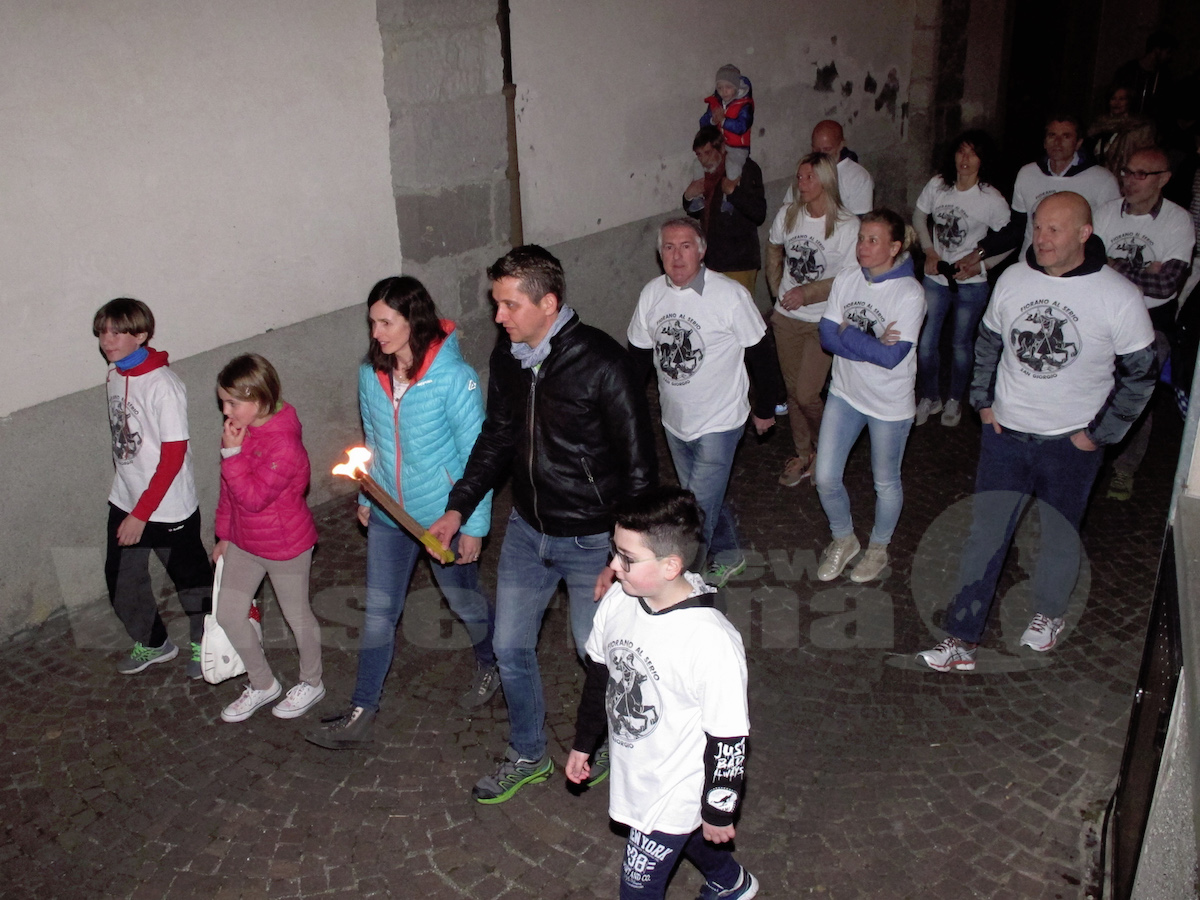 Fiorano, grande festa per San Giorgio con la staffetta e il falò - foto ... - Valseriana News (Comunicati Stampa) (Blog)