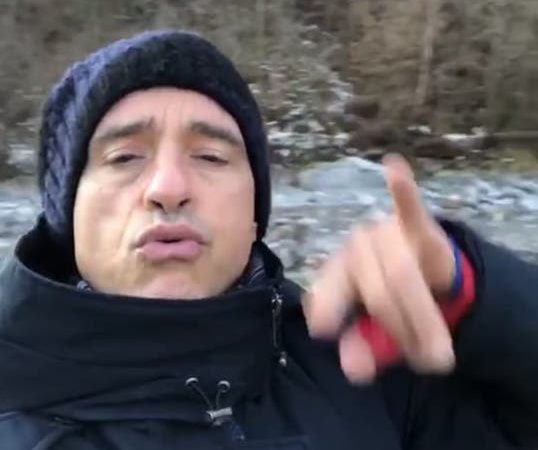Buon Natale Eros Ramazzotti.Natale In Val Seriana Per Eros Ramazzotti Gli Auguri Social Del Cantante Valseriana News