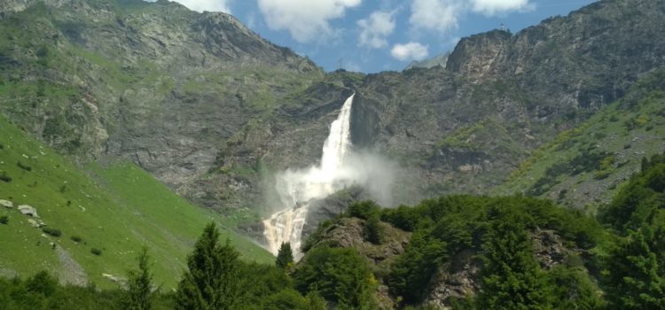 Grande successo per la prima apertura stagionale delle Cascate del Serio – Video e Foto Grande successo per la prima apertura stagionale delle Cascate del Serio – Video e Foto