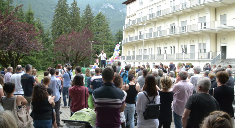 In 200 a Piario per manifestare contro la chiusura del punto nascite – Foto In 200 a Piario per manifestare contro la chiusura del punto nascite – Foto