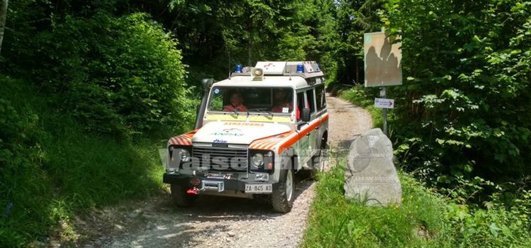 Si ribalta con la jeep ai Cacciamali di Ardesio, 79enne in ospedale Si ribalta con la jeep ai Cacciamali di Ardesio, 79enne in ospedale