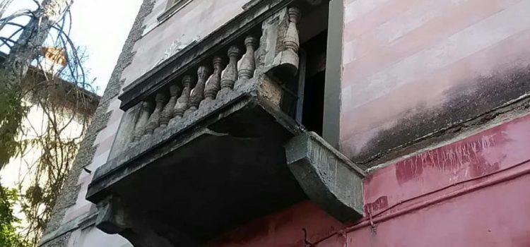Crolla un balcone, donna ferita a Leffe – foto Crolla un balcone, donna ferita a Leffe – foto