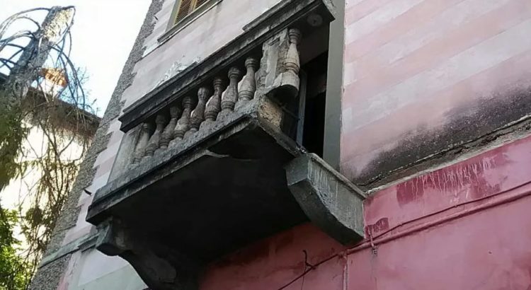 Crolla un balcone, donna ferita a Leffe – foto Crolla un balcone, donna ferita a Leffe – foto