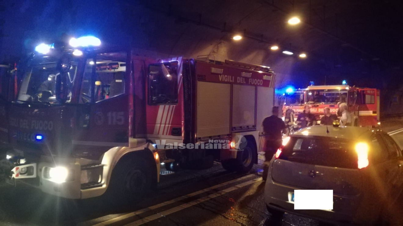 Incendio autovettura in galleria Montenegrone, strada riaperta alla