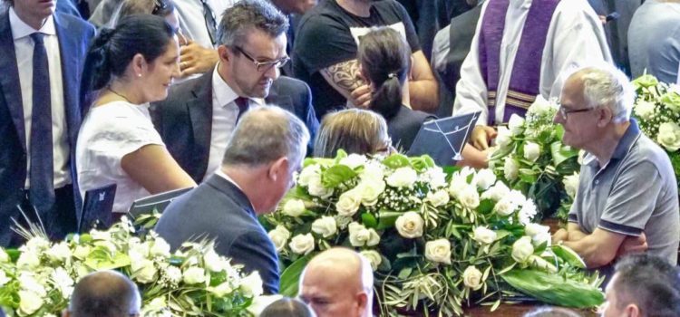 Lara Magoni ai funerali di stato per Regione Lombardia: “Pronta a dare il mio aiuto” Lara Magoni ai funerali di stato per Regione Lombardia: “Pronta a dare il mio aiuto”