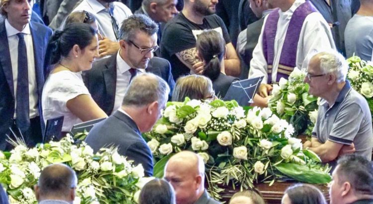 Lara Magoni ai funerali di stato per Regione Lombardia: “Pronta a dare il mio aiuto” Lara Magoni ai funerali di stato per Regione Lombardia: “Pronta a dare il mio aiuto”
