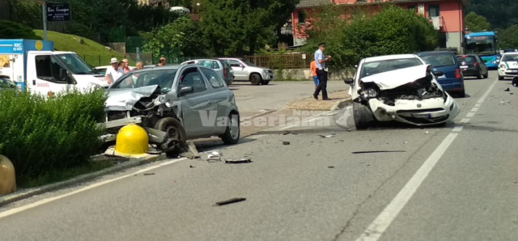 Incidente sulla provinciale a Ponte Nossa, tre auto coinvolte Incidente sulla provinciale a Ponte Nossa, tre auto coinvolte