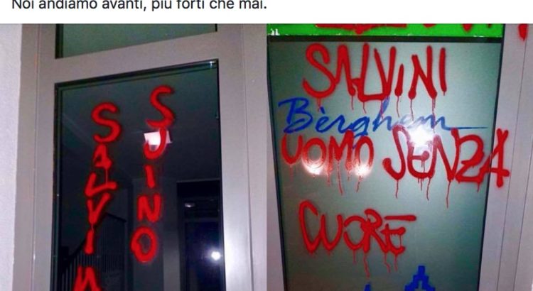 Scritte ingiuriose contro Salvini alla sede della Lega di Bergamo Scritte ingiuriose contro Salvini alla sede della Lega di Bergamo