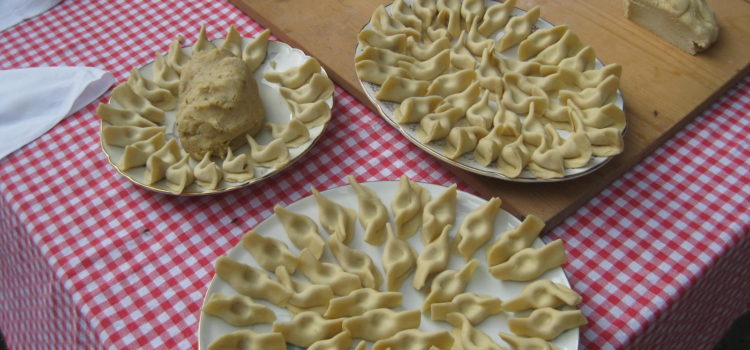 La buona cucina bergamasca in tavola a Parre in occasione della 53esima Sagra degli Scarpinòcc La buona cucina bergamasca in tavola a Parre in occasione della 53esima Sagra degli Scarpinòcc