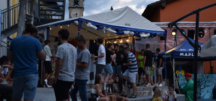 Con gli “Amici della Piazzetta” Casnigo si anima a festa Con gli “Amici della Piazzetta” Casnigo si anima a festa