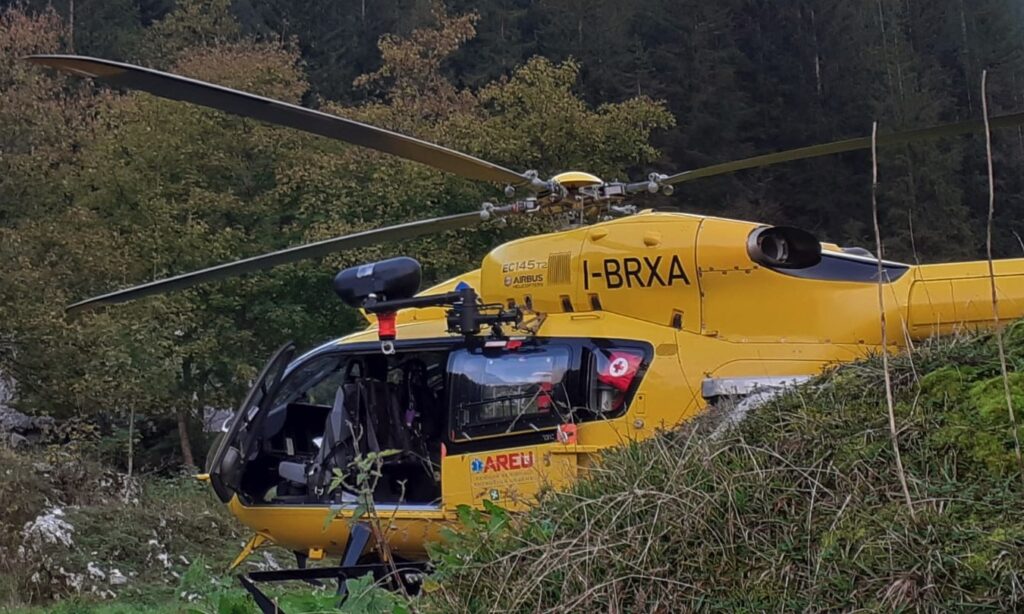 Elisoccorso in Val Vertova per una 53enne caduta