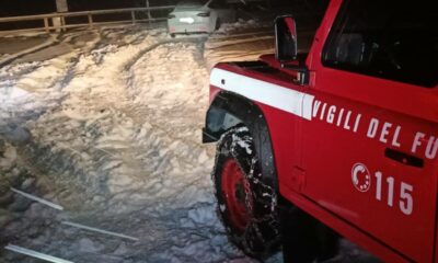 auto-neve-impantanata-vigili-fuoco