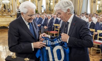 La consegna della maglia dell'Atalanta a Mattarella - Foto Quirinale