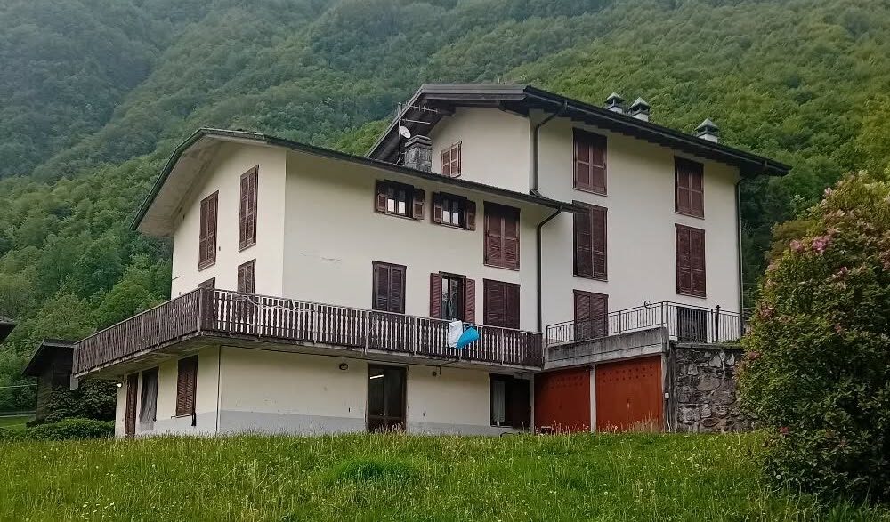 centro accoglienza migranti valbondione gavazzo