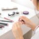 Ragazza con cosmetici