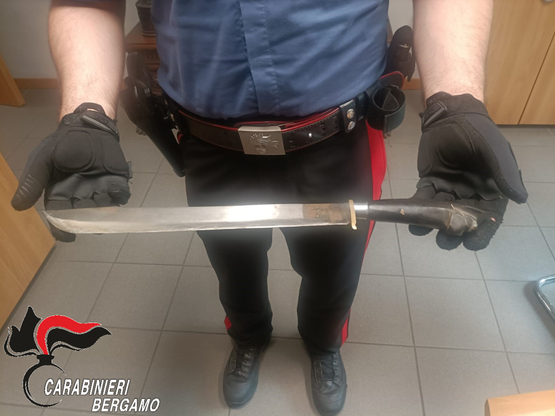 il coltello da 36 cm