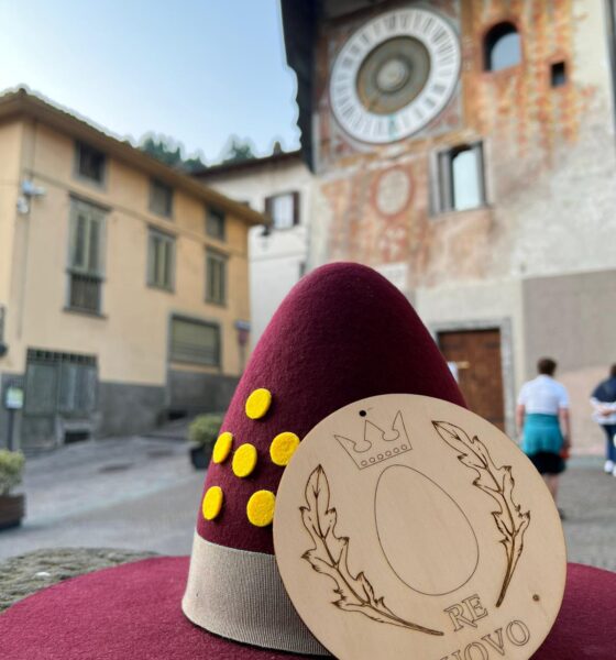 Il cappello dei baradei alegher con il medaglione simbolo dell'orobica celtic festival