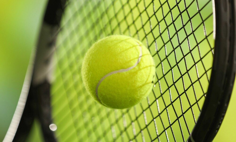 Racchetta e pallina da tennis