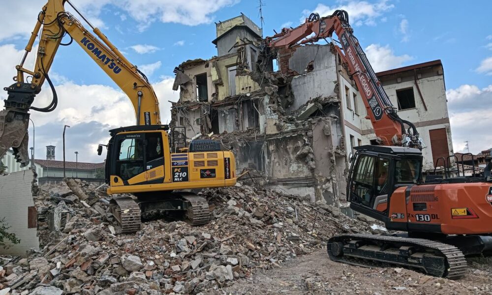 demolizione hotel belvedere parre