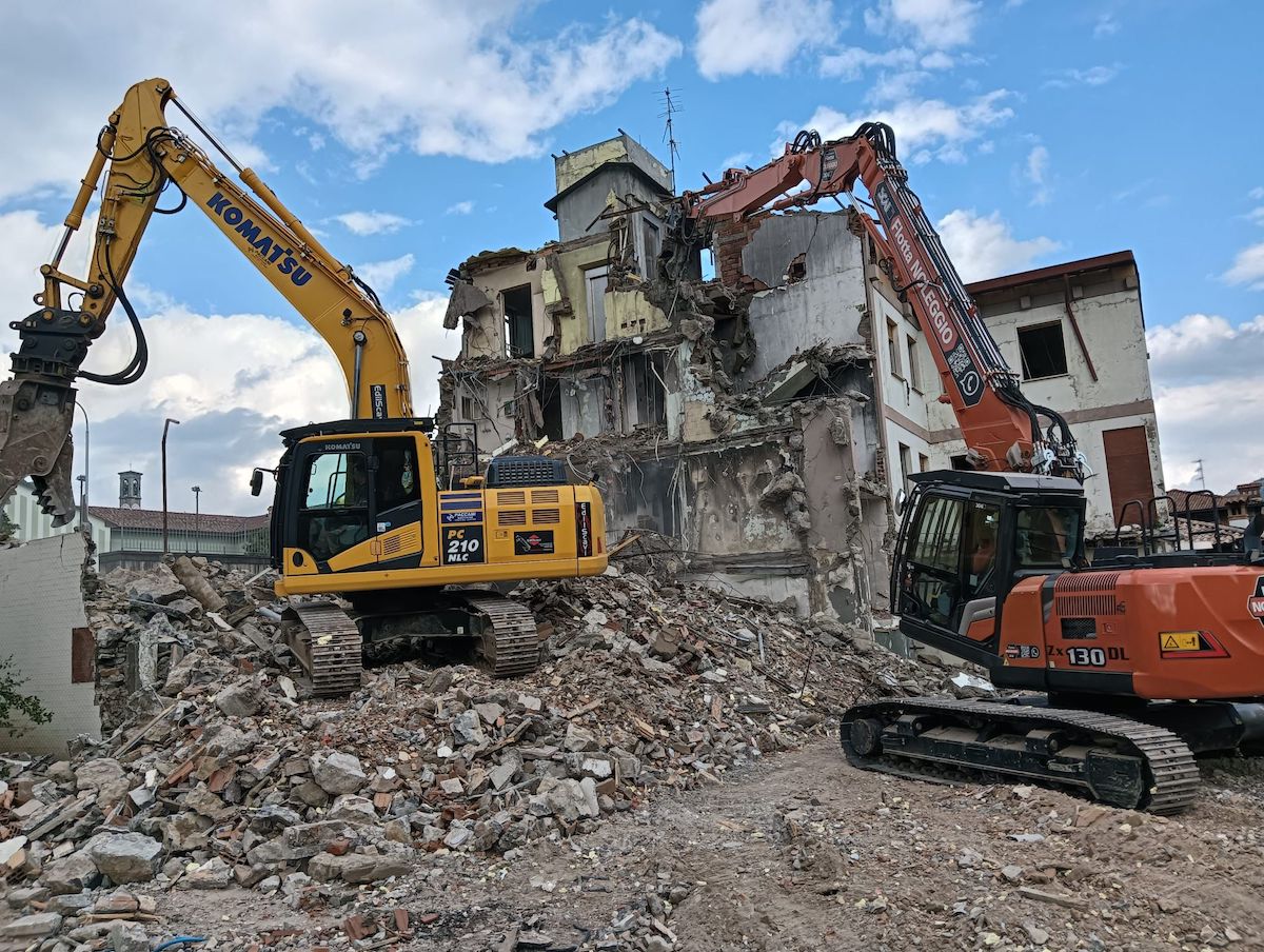 demolizione hotel belvedere parre