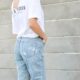 Ragazza con jeans