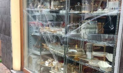 atto vandalico vetrina fiorano