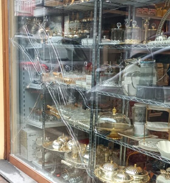 atto vandalico vetrina fiorano