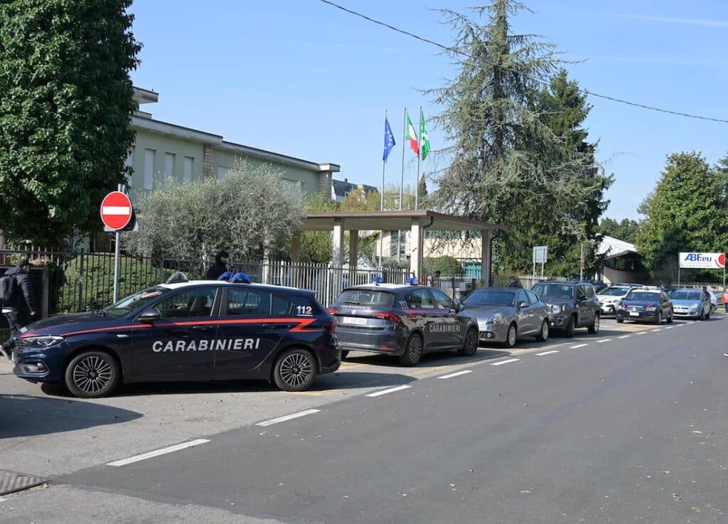 insegnante accoltellata trescore