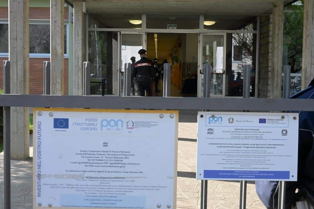 scuola trescore professoressa accoltellata