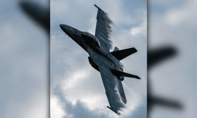Aereo caccia in volo