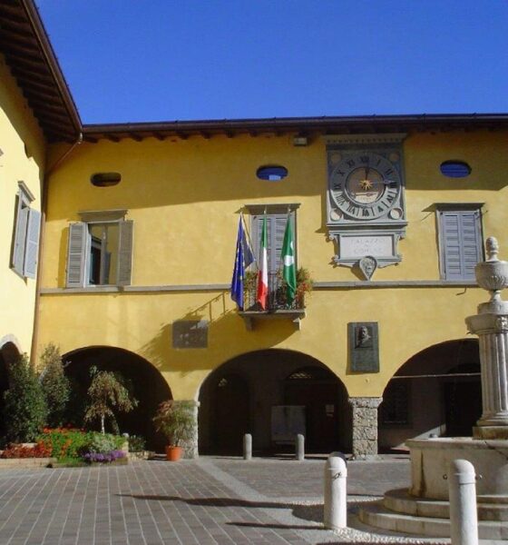 gandino municipio comune piazza