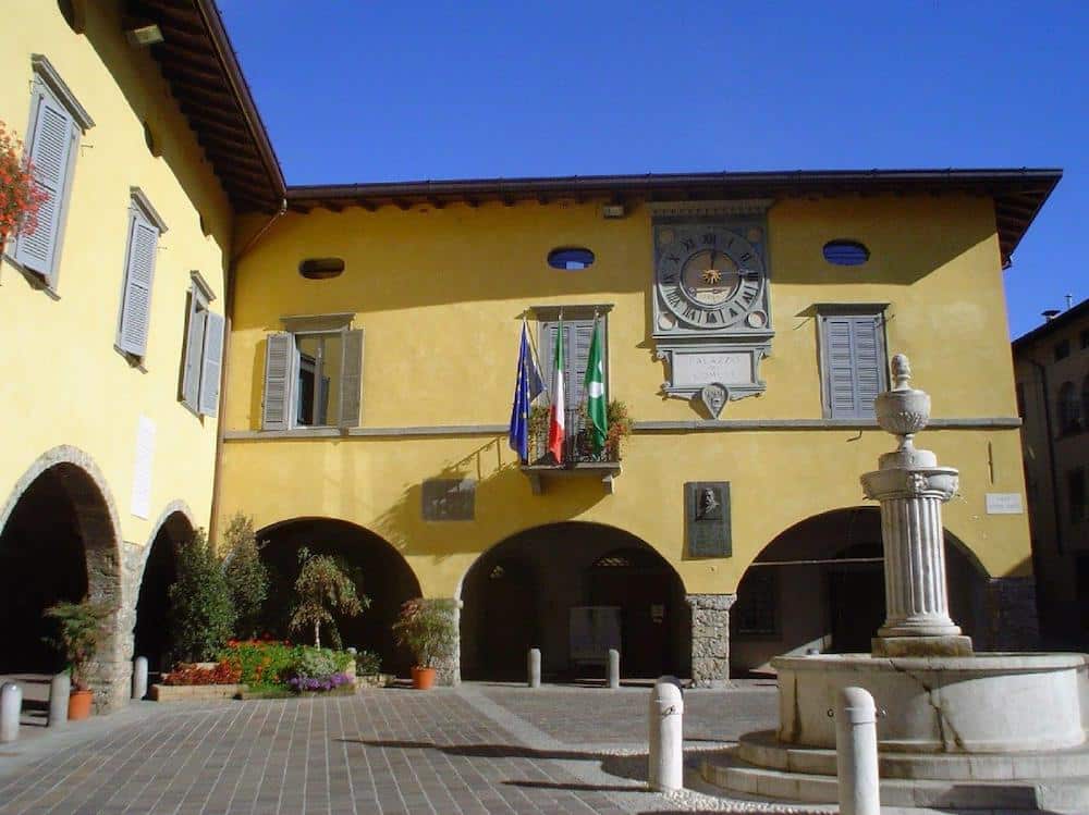 gandino municipio comune piazza
