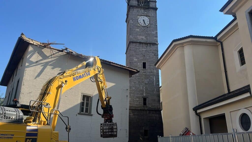 demolizione casa parrocchiale gorno