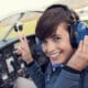 Ragazza in cabina di pilotaggio