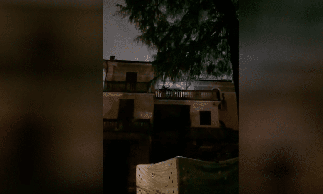si barrica sul tetto bergamo