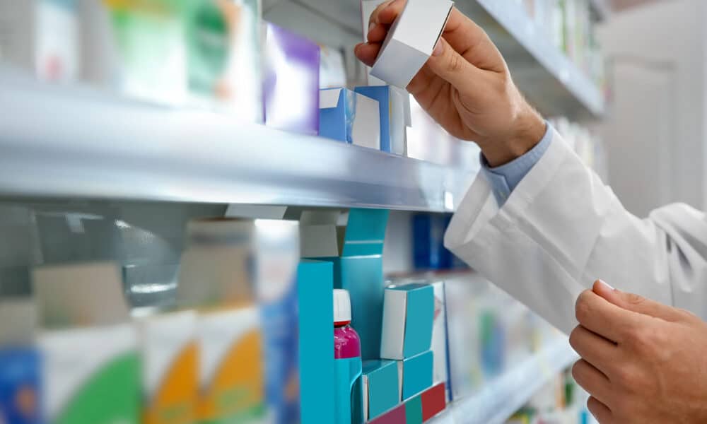 Scaffale di una farmacia